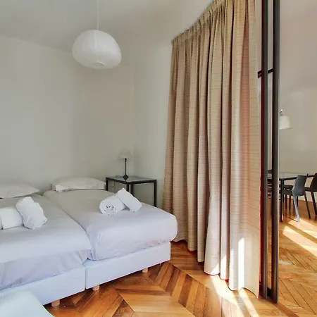 Saint Lazare Apartment *