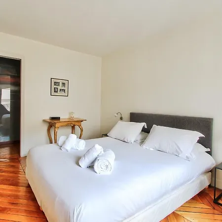 Saint Lazare Apartment *