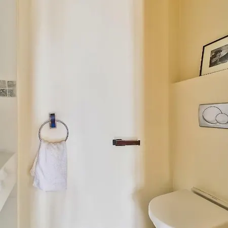 Saint Lazare Apartment *