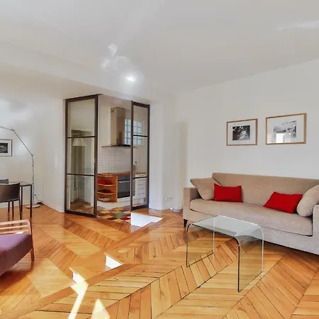 Saint Lazare Apartment *